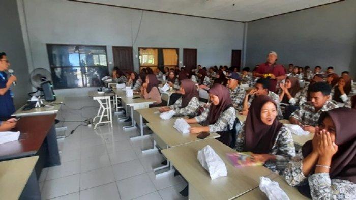 SEKOLAH RAKYAT KALTIM - Pelajar di ruangan kelas. Di Kalimantan Timur akan kebagian 5 Sekolah Rakyat (TRIBUNKALTIM.CO/NEVRIANTO)