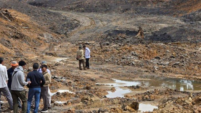 HUTAN UNMUL DITAMBANG - Komisi IV DPRD Kaltim meninjau langsung ke lokasi hutan pendidikan atau Kawasan Hutan Dengan Tujuan Khusus (KHDTK) yang dikelola Universitas Mulawarman (Unmul) di Kelurahan Lempake, Kecamatan Samarinda Utara, Kota Samarinda, Provinsi Kalimantan Timur pada Rabu (16/4/2025). (TRIBUNKALTIM.CO/MOHAMMAD FAIRUS)
