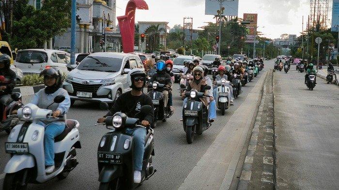 Yamaha Kaltim kembali melaksanakan gathering bersama loyal customer Fazio. Kegiatan dimulai pukul 16.00 Wita dengan berkeliling kota, melewatin icon kota samarinda