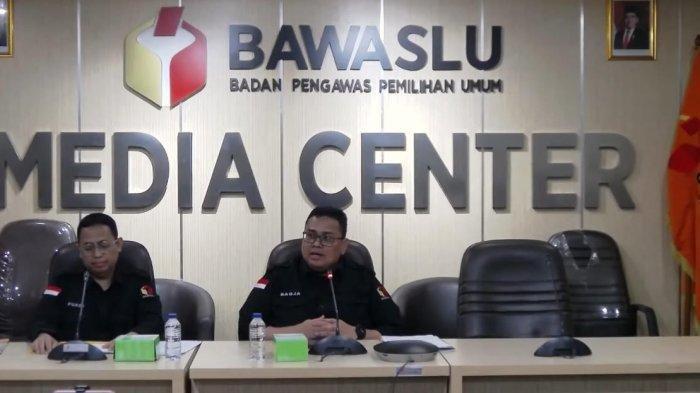 KRITIK BAWASLU - Ketua Bawaslu RI Rahmat Bagja dalam konferensi pers di Kantor Bawaslu RI, Jakarta, Rabu (27/11/2024). Direktur Eksekutif Lingkar Madani Indonesia, Ray Rangkuti mendorong agar status Badan Pengawas Pemilu (Bawaslu) dibatasi. (Tangkap layar YouTube Bawaslu)