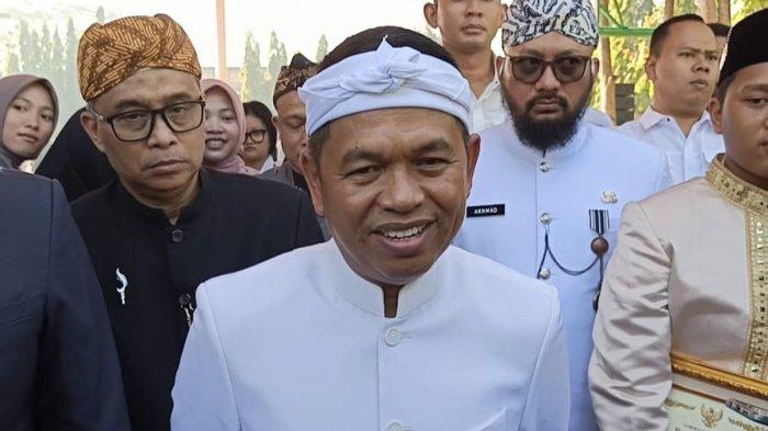 GUBERNUR DEDI MULYADI - Gubernur Jabar, Dedi Mulyadi usai kegiatan Hari Pendidikan Nasional di Rindam III Siliwangi, Jalan Menado, Kota Bandung, Jumat (2/5/2025). Dedi Mulyadi disebut ingin buat sistem kerjaan di Jawa Barat