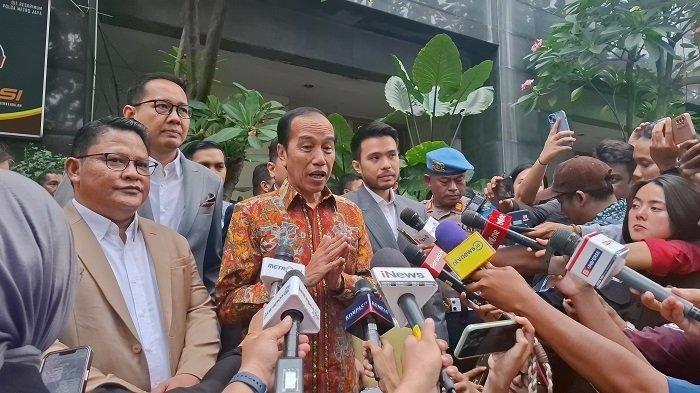 IJAZAH JOKOWI - Presiden RI ke-7, Joko Widodo (Jokowi) melaporkan soal tudingan ijazah palsu ke Polda Metro Jaya, Jakarta, Rabu (30/4/2025). (Tribunnews.com/Abdi Ryanda Shakti)