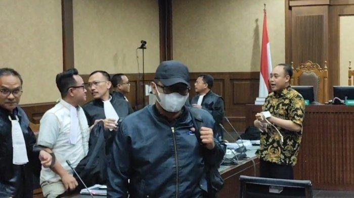 KASUS HASTO - Penyidik KPK AKBP Rossa Purbo Bekti usai hadir sebagai saksi dalam sidang kasus suap dan perintangan penyidikan PAW Harun Masiku yang jerat Hasto Kristiyanto di Pengadilan Tipikor Jakarta, Jumat (9/5/2025).  (Tribunnews.com/Fahmi Ramadhan)