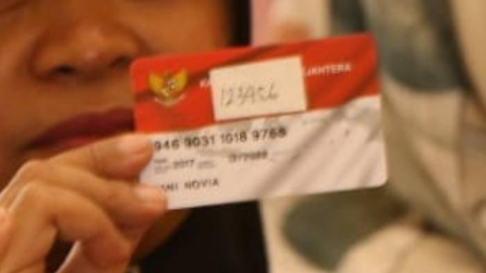 NIK KTP BANSOS - Foto Kartu Bansos PKH. Nama penerima Bansos PKH dapat dilihat dengan cara mengecek NIK KTP di laman cekbansos.kemensos.go.id. (Dok. Kemensos)