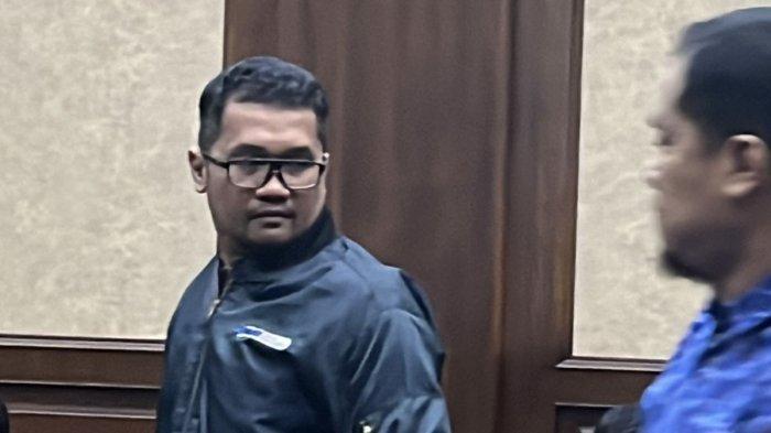 PENYIDIK KPK - Penyidik KPK Rossa Purbo Bekti di ruang sidang Pengadilan Tindak Pidana Korupsi (Tipikor) pada Pengadilan Negeri (PN) Jakarta Pusat, Jumat (9/5/2025).(KOMPAS.com / IRFAN KAMIL)