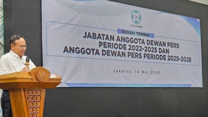 DEWAN PERS - Presiden Republik Indonesia, Prabowo Subianto, resmi menetapkan sembilan anggota Dewan Pers periode 2025–2028. Dalam susunan kepengurusan yang baru, tokoh intelektual nasional Prof. Komaruddin Hidayat ditetapkan sebagai Ketua Dewan Pers. (ISTIMEWA via Tribunnews)