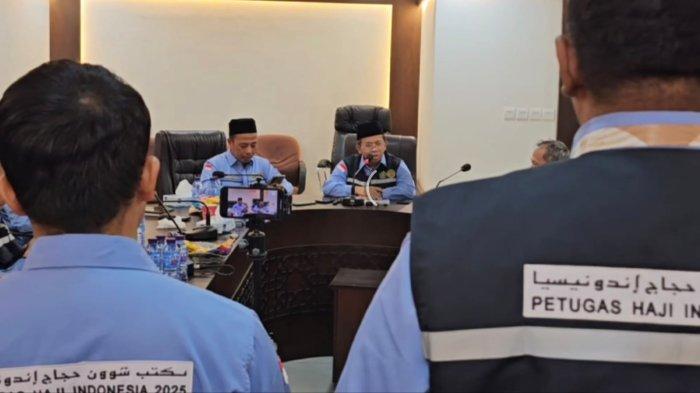 HAJI 2025 - Muchlis M Hanafi, Ketua PPIH Arab Saudi yang juga Direktur Pelayanan Haji Luar Negeri Dirjen PHU Kemenag RI. Sebanyak 1.250 pasangan jamaah haji Indonesia terpisah saat tiba dari Makkah dari Madinah, ini solusinya (