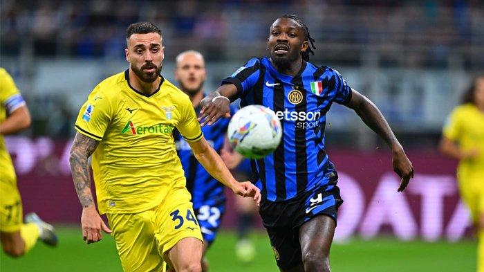 TRANSFER PEMAIN LAZIO - Bek Lazio Mario Gila berduel dengan penyerang Inter Milan Marcus Thuram pada pertandingan Liga Italia Serie A pekan ke-37 antara Inter Milan vs Lazio di Stadion San Siro, Senin (19/5/2025) dini hari WIB. (X.com/@Inter)