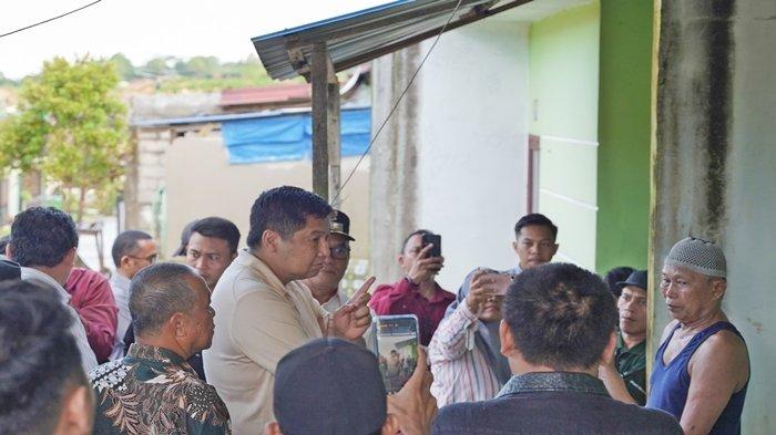 RUMAH ASAL JADI - Menteri Perumahan dan Kawasan Permukiman, Maruarar Sirait meninjau rumah subsidi di kawasan KM 21 Balikpapan Utara, Kota Balikpapan, Kalimantan Timur pada Minggu (18/5/2025). Maruarar Sirait meminta pengembang perumahan bangun rumah subsidi jangan asal jadi. 