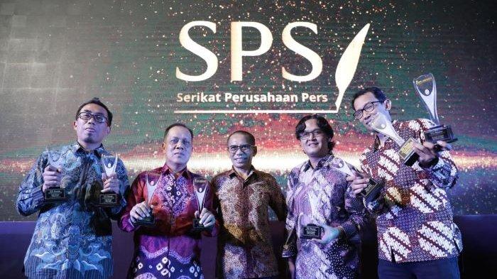 SPS AWARDS 2025 - Surat kabar di bawah naungan grup Tribun Network menerima penghargaan dari Serikat Perusahaan Pers (SPS) dalam gelaran SPS Awards 2025. Penghargaan diserahkan pada Malam Penghargaan SPS Awards 2025 di Hall Dewan Pers, Jakarta, Jumat (23/5/2025).(Tribunnews.com)