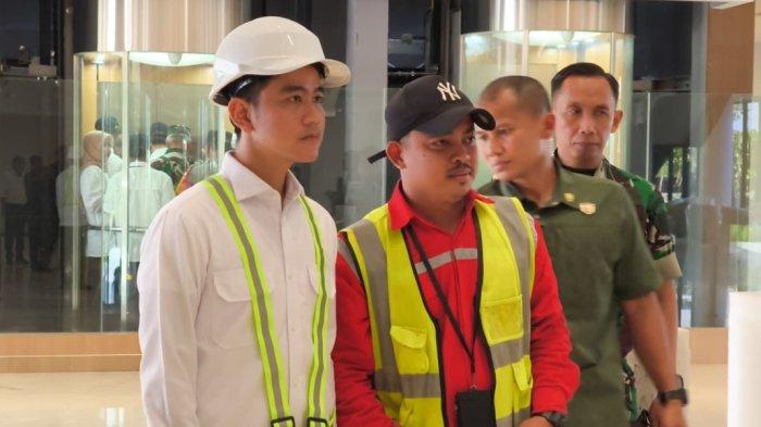 WAPRES KE IKN - Wakil Presiden Republik Indonesia, Gibran Rakabuming Raka didampingi Gubernur Kaltim, H. Rudy Mas'ud dan Kepala OIKN, Basuki Hadimuljono melakukan kunjungan kerja ke Ibu Kota Nusantara (IKN) di Kalimantan Timur, Rabu (28/5/2025). Dalam kunjungannya, Wapres meninjau langsung sejumlah proyek strategis di Kawasan Inti Pusat Pemerintahan (KIPP) untuk memastikan pembangunan berjalan sesuai dengan rencana yang telah ditetapkan. 