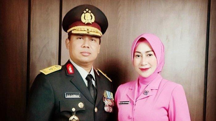RUDI DARMOKO - Foto Irjen Pol. Rudi Darmoko, S.I.K., M.Si saat masih bintang satu dan istrinya, Ny. Vily. (Instagram/@vilyrudar93)