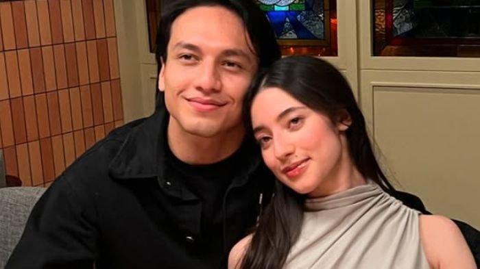 NICHOL DAN AMEERA - Potret kebersamaan Jefri Nichol dan pacar barunya, Ameera Khan. Jefri Nichol ngaku ingin serius dengan Ameera, sebut dirinya bucin hingga teleponan 48 jam (Instagram/jefrinichol)