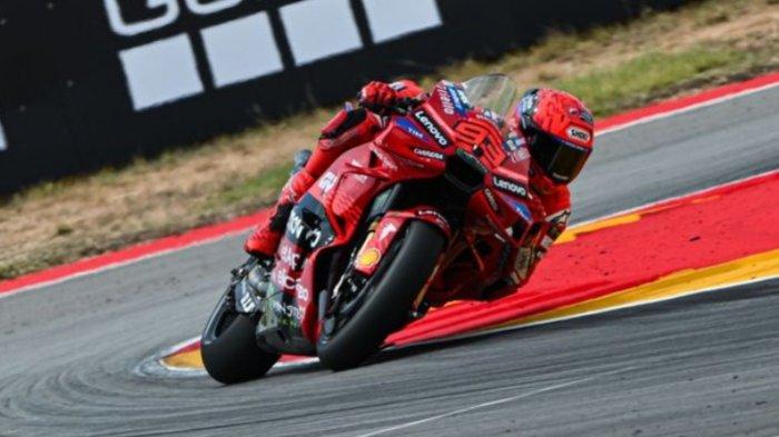 MOTOGP LIVE - Pembalap MotoGP, Marc Marquez. Jelang MotoGP Aragon 2025, siasat Marc Marquez di lintasan tersulitnya. Upaya Ducati tutupi kelemahan Baby Alien agar tidak mengalami crash. (X/MotoGP)