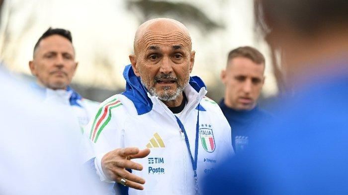 PELATIH BARU ITALIA - Potret Luciano Spalletti, pelatih Timnas Italia. Siapa pengganti Spalletti sebagai pelatih baru Timnas Italia? Ini kandidatnya (x/azzurri_en)