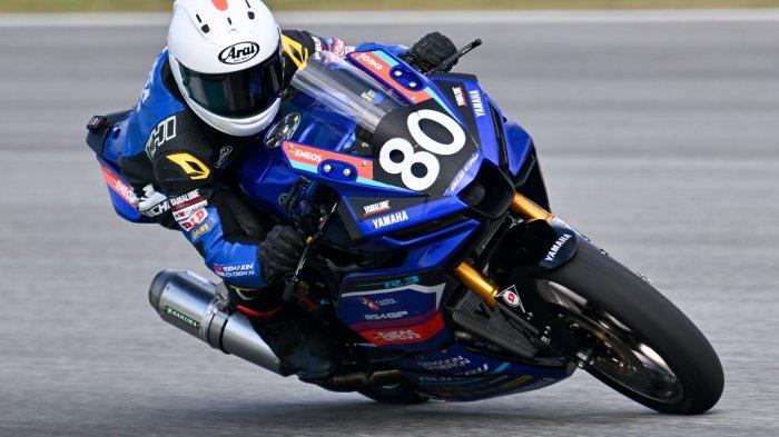Aksi Pembalap Yamaha Racing Indonesia Chandra Hermawan No. 80 di Sirkuit Sepang Malaysia
