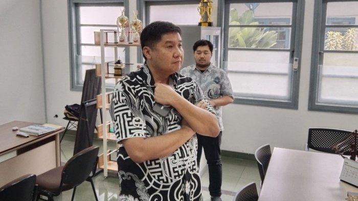 RUMAH SUBSIDI DIPERKECIL - Menteri Perumahan dan Kawasan Permukiman Indonesia, Maruarar Sirait atau yang akrab disapa Ara, mengunjungi Kantor Balai Pelaksana Penyediaan Perumahan Jawa II di Jalan Lengkong Besar, Kota Bandung, Jawa Barat, Selasa (3/6/2025). Rencana Menteri PKP, Maruarar Sirait soal rumah subsidi diperkecil menjadi sorotan.  (KOMPAS.COM/PUTRA PRIMA PERDANA)