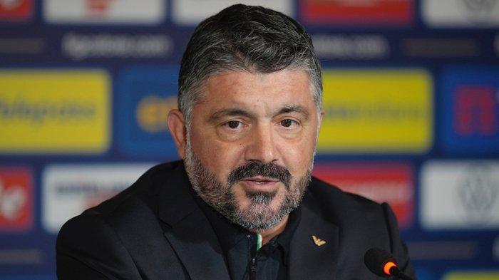 PELATIH TIMNAS ITALIA - Pelatih baru Timnas Italia, Gennaro Gattuso, saat diperkenalkan dalam jumpa pers, Kamis (19/6/2025). Gattuso mengungkap sejumlah rencana dan keputusannya setelah dipercaya menggantikan Luciano Spalletti sebagai pelatih kepala Azzurri. (X.com/@SerieA)