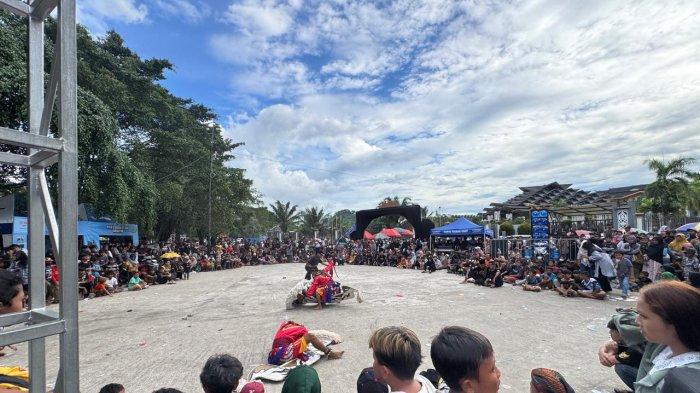 Salah satu event yaitu Seni Kuda Lumping dalam acara Grebek Pasar Rame Yamaha Kaltim Samarinda