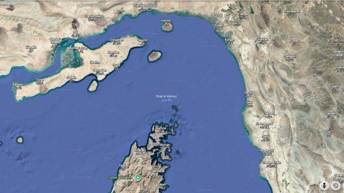 SELAT HORMUZ - Tangkap layar posisi Selat Hormuz di Google Earth.  Selat Hormuz milik siapa? Parlemen Iran setujui penutupan. Menlu AS minta bantuan China agar membujuk Iran agar tak menutup Selat Hormuz. (Tangkap layar Google Earth)
