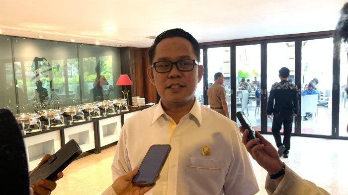 KONTRAKTOR LOKAL BALIKPAPAN - Anggota Komisi III DPRD Balikpapan, Wahyullah Bandung. Dia mendorong adanya regulasi berupa perda atau perwali untuk melindungi konsultan dan kontraktor lokal yang terancam gulung tikar, Selasa (24/6/2025). 