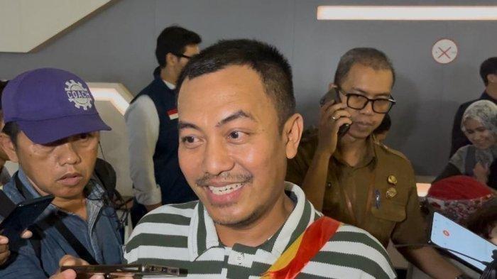 EVAKUASI WARGA SAMARINDA - Warga Negara Indonesia (WNI) asal Samarinda, Sultan Fatoni, tiba di Terminal 3 Bandara Soetta, Selasa (24/6/2025). (Fransiskus Adhiyuda). (tribunnews)