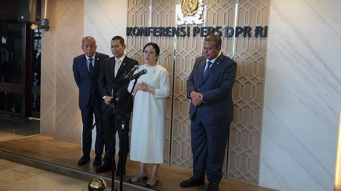 SURAT PEMAKZULAN GIBRAN - Ketua DPR RI Puan Maharani mengonfirmasi, bahwa pihaknya belum menerima surat terkait usulan pemakzulan Wakil Presiden Gibran Rakabuming Raka. Namun, ia memastikan DPR akan memproses surat usulan tersebut. (Tribunnews.com/Chaerul Umam)