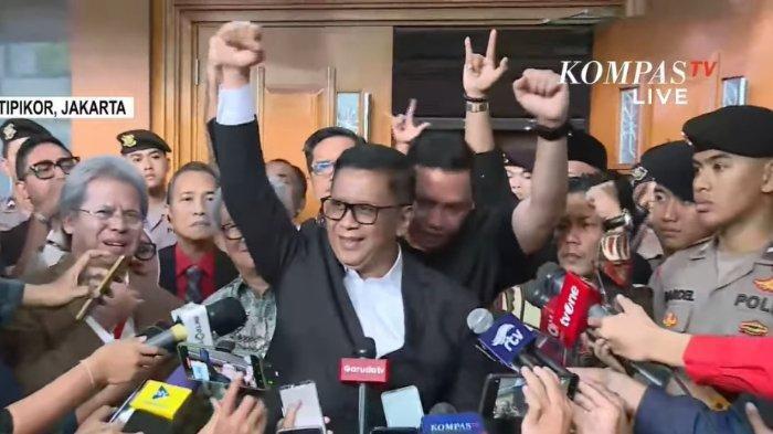 DITUNTUT 7 TAHUN - Sekretaris Jenderal PDI Perjuangan (PDIP) Hasto Kristiyanto dituntut 7 tahun penjara dalam kasus dugaan suap pergantian antarwaktu (PAW) Harun Masiku dan perintangan penyidikan, Kamis (3/7/2025). Setelah sidang, Hasto mengatakan bahwa sejak awal kasus yang menjeratnya ini bergulir, dirinya siap menghadapinya dengan kepala tegak.