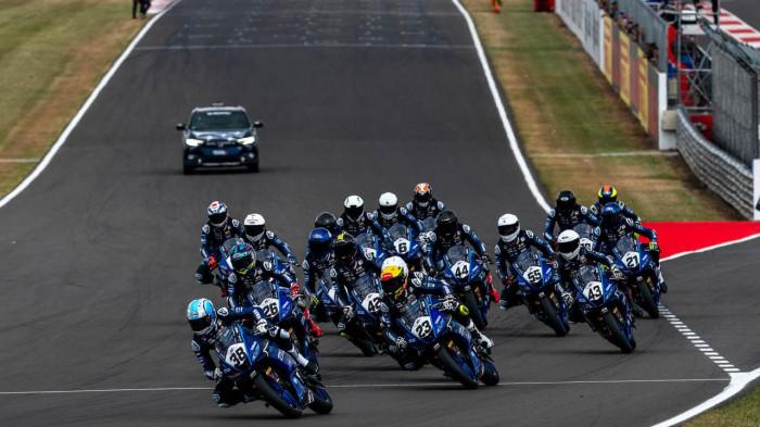 Aksi Arai Agaska No. 38 dalam kejuaraan R3 Blu Cru World Cup