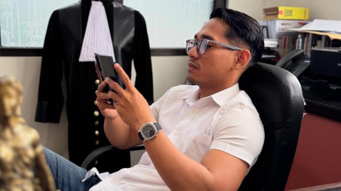 KASUS PEMBUNUHAN - Andri Pranata, Dosen Fakultas Hukum UWGM sekaligus Kepala Lembaga Konsultasi dan Bantuan Hukum UWGM mejelaskan Tersangka Kasus Muara Kate yang tak mengakui perbuatannya dari sisi hukum. (TRIBUNKALTIM.CO/GREGORIUS AGUNG SALMON)