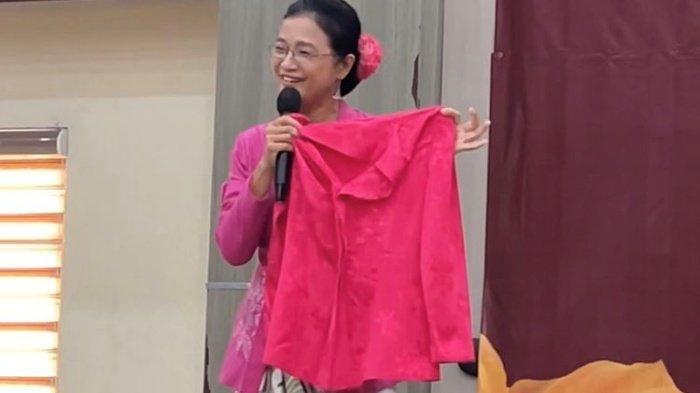 KEBAYA KARTINI - Kebaya Kartini buat lebih tertutup dengan menyatukan lipatan sisi kiri dan kanan. (KOMPAS.com/Devi Pattricia)