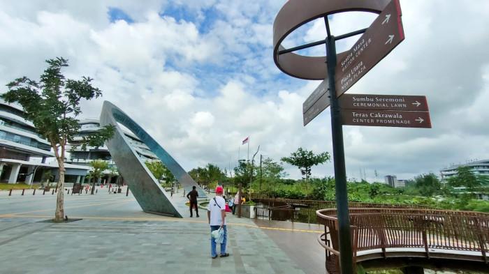 BANGUN IKN NUSANTARA - Kondisi area plaza di IKN Nusantara, Provinsi Kalimantan Timur pada 5 Juli 2025 siang. Presiden Prabowo Subainto secara tegas memberikan target dalam penyelesaian pembangunan kantor eksekutif, legislatif, yudikatif di IKN Nusantara, Kalimantan Timur. (TRIBUNKALTIM.CO/BUDI SUSILO)