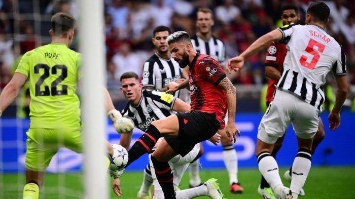 Aksi Olivier Giroud saat AC Milan vs Newcastle United di Liga Champions 2023-2024