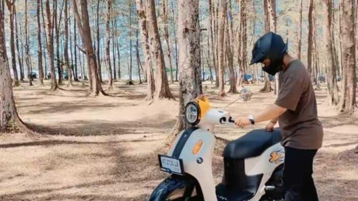 Arya Saputra (23) dengan Motor Yamaha Fazzio th 2023 modifikasi