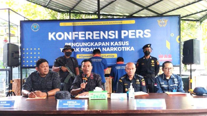 Pria Ini Kedapatan Pesan Ganja dari Spanyol, Ternyata Miliki Kebun Mini di Kamar