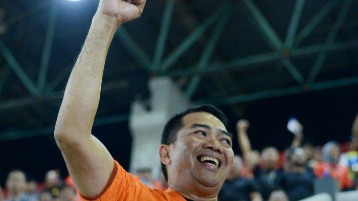 Ekspresi Walikota Samarinda, Andi Harun saat menyaksikan kemenangan Borneo FC Samarinda melawan Persita Tangerang di Stadion Segiri Samarinda. TRIBUNKALTIM.CO/HO/BORNEO FC