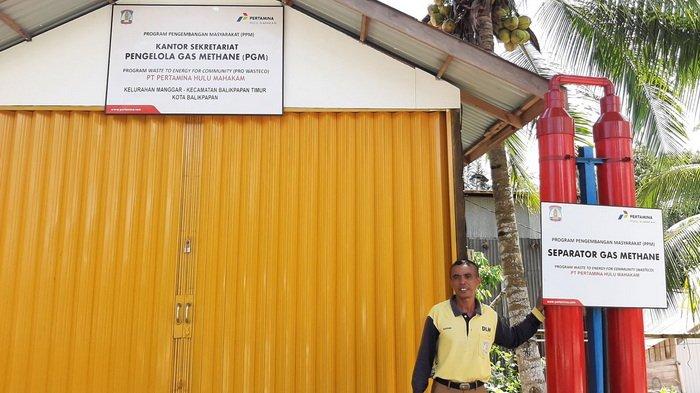 PENGELOLA GAS - Kantor Sekretariat Pengelola Gas Metan di Tempat Pemrosesan Akhir Sampah (TPAS) Manggar, Balikpapan Timur. Berkat pendampingan PT PHM dan dukungan Pemerintah, kini warga sekitar TPAS Manggar bisa memanfaatkan gas metan yang berasal dari sampah sebagai sumber energi baru terbarukan untuk memasak sehari-hari hingga membuka peluang usaha.