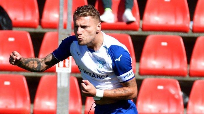 Selebrasi kapten Lazio Ciro Immobile saat mencetak gol ke gawang Cremonese dalam pertandingan Liga Italia Serie A, Minggu (18/9/2022).
