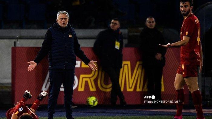 Pelatih AS Roma, Jose Mourinho.