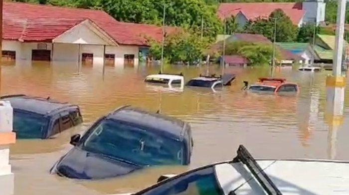 Kondisi banjir di Ujoh Bilang, Ibu Kota Mahulu, Kamis (16/5/2024) akibat meluapnya sungai Mahakam.TRIBUNKALTIM.CO/HO/Warga