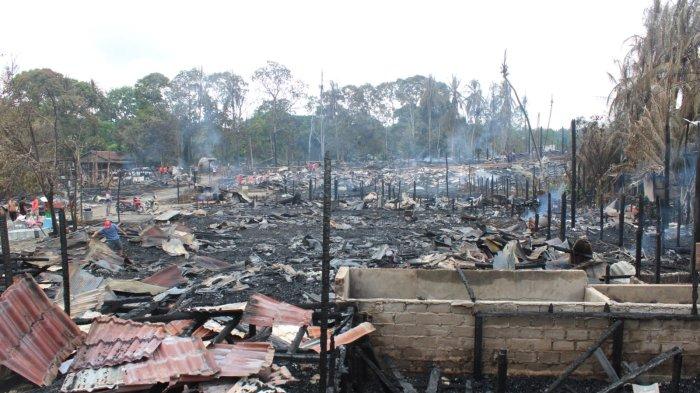 Kondisi terbaru sebanyak 71 unit bangunan rumah warga yang terdiri dari 17 bangunan sarang burung walet serta 4 unit bangunan Lamin di Kampung Muhur, Kecamatan Siluq Ngurai, Kabupaten Kutai Barat (Kubar) pasca dilanda kebakaran hebat pada Minggu malam (20/8/2023).