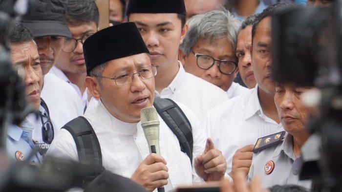 Mantan Ketua Umum Partai Demokrat Anas Urbaningrum, menyampaikan pidato usai bebas di Lapas Klas 1, Sukamiskin, Bandung, Jawa Barat, Selasa (11/4/2023).