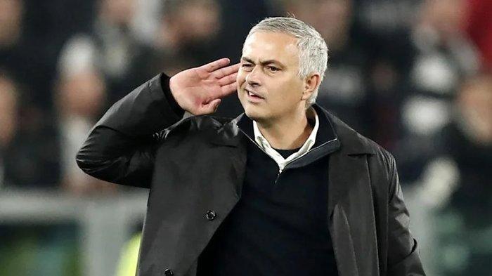 Pelatih AS Roma Jose Mourinho. 