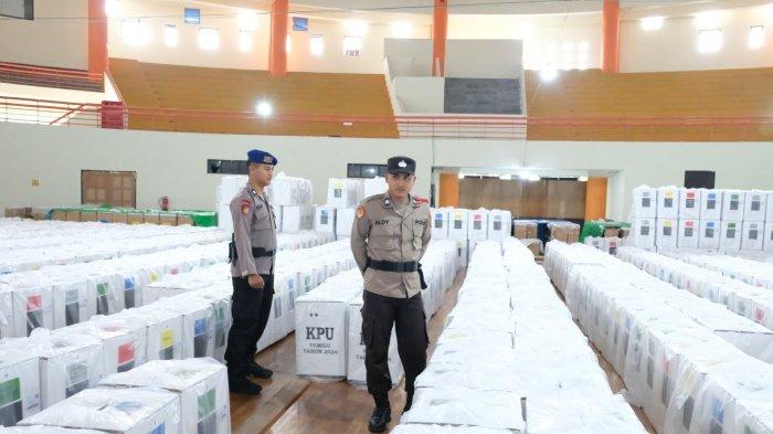 PENGAMANAN LOGISTIK - Ilustrasi Pengamanan logistik Pemilu oleh personel Polda Kaltara di Gudang KPU Bulungan di Dome Sport Centre Tanjung Selor.
