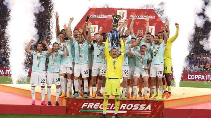 Para pemain Inter Milan merayakan juara Coppa Italia 2023