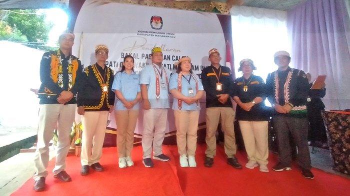 PILKADA MAHULU 2024 0 Pasangan Novita Bulan dan Artya Fathra Marthin resmi mendaftarkan diri ke KPU Mahulu pada Rabu (28/8/2024) siang.