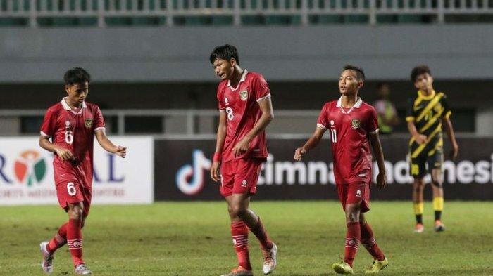 JADWAL TIMNAS - Pemain timnas U17 Indonesia Arkhan Kaka kecewa usai membobol gawang timnas Malaysia pada laga Kualifikasi Piala Asia U17 2023 di Stadion Pakansari, Kabupaten Bogor, Minggu (9/10/2022). 