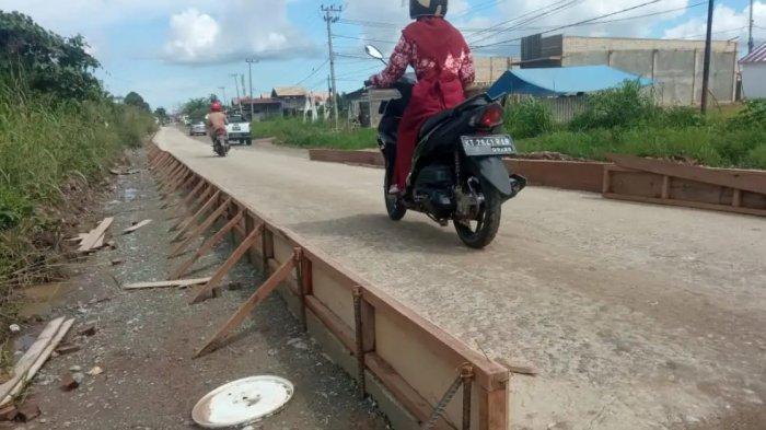 Perbaikan jalan di Kawasan Kabo Jaya, Jalan Poros Rantau Pulung-Sangatta, Kutai Timur, Kalimantan Timur. 