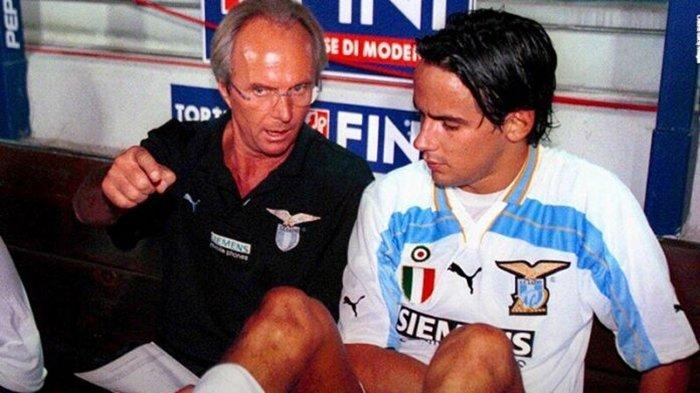 Sven-Goran Eriksson saat menjadi pelatih Lazio memberikan instruksi kepada pemainnya, Simone Inzaghi.