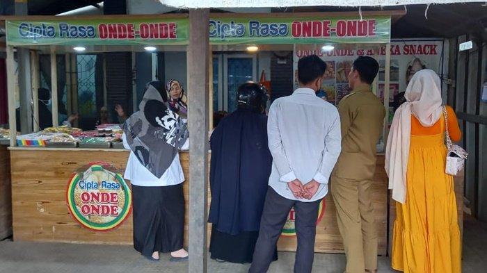 Sediakan Puluhan Menu Buka Puasa, Toko Onde-Onde Cipta Rasa Dipadati ...
